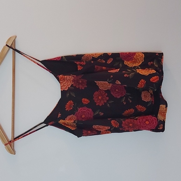 NWT Cupcakes and Cashmere Floral on Black Button Up Tank Size XS - Picture 4 of 8